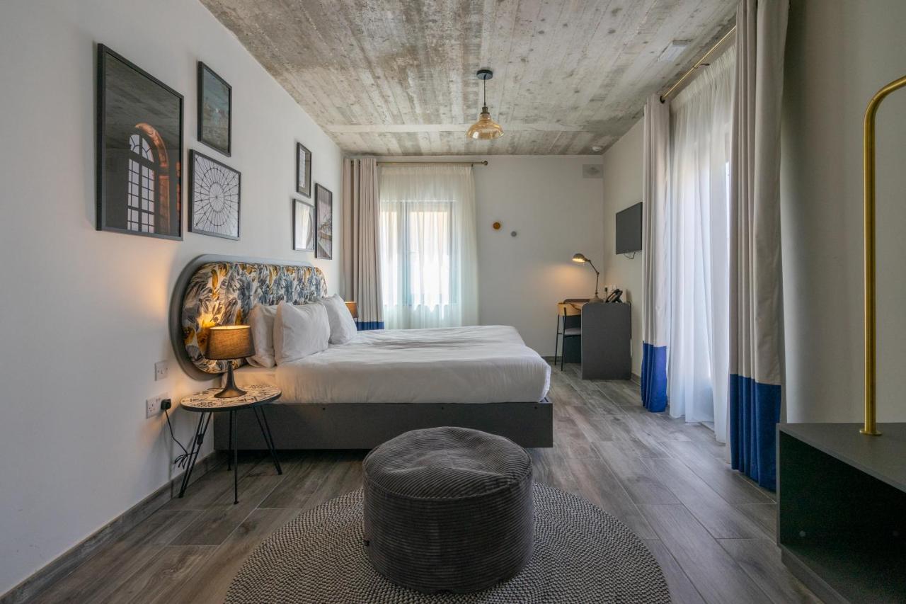 Lady Todd Hotel